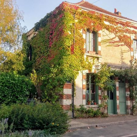 Maison D'Hotes "Les Volets Verts" Et Sa Brocante Ecueille Exterior photo